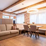 Dorfresort Kitzbuehel By Alps 아파트 *